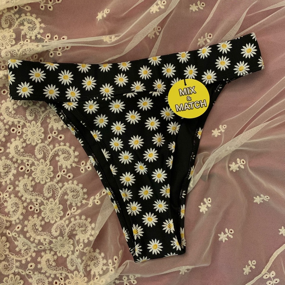 High cut bikini bottom
